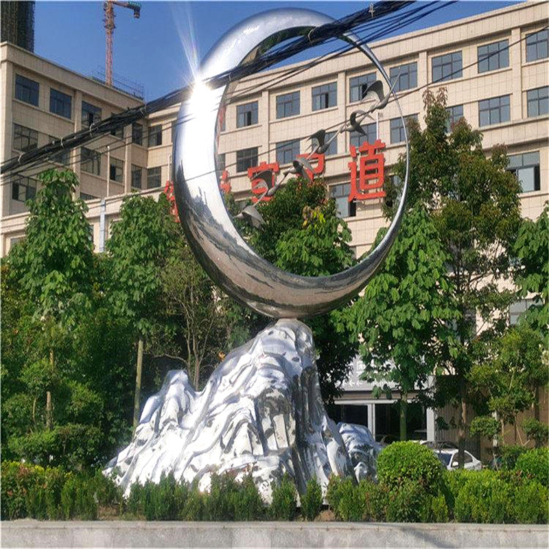大型不锈钢雕塑定制厂家圆环镜面月亮水景户外园林景观镂空鹿校园